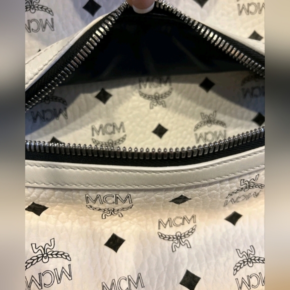 RARE MCM SIZE XL Stark studded Backpack NEW WITH TAGS IN WHITE - Picture 5 of 11